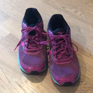 Size7.5 Mizuno Tennis Shoes